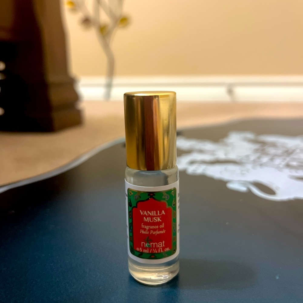 NWT - NEMAT Vanilla Musk Fragrance
Oil Roll-On